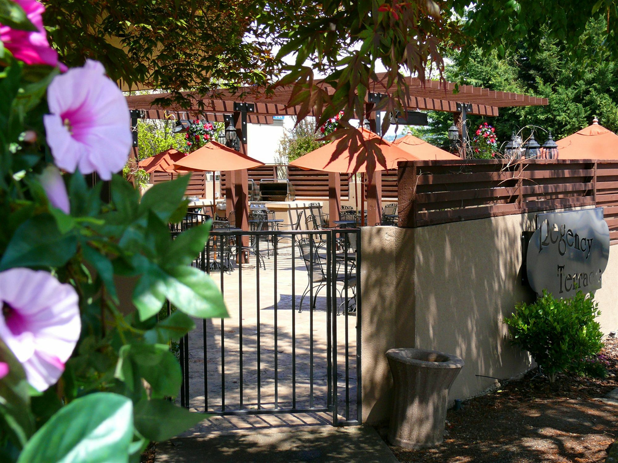Rogue Regency Inn & Suites Medford Exterior foto
